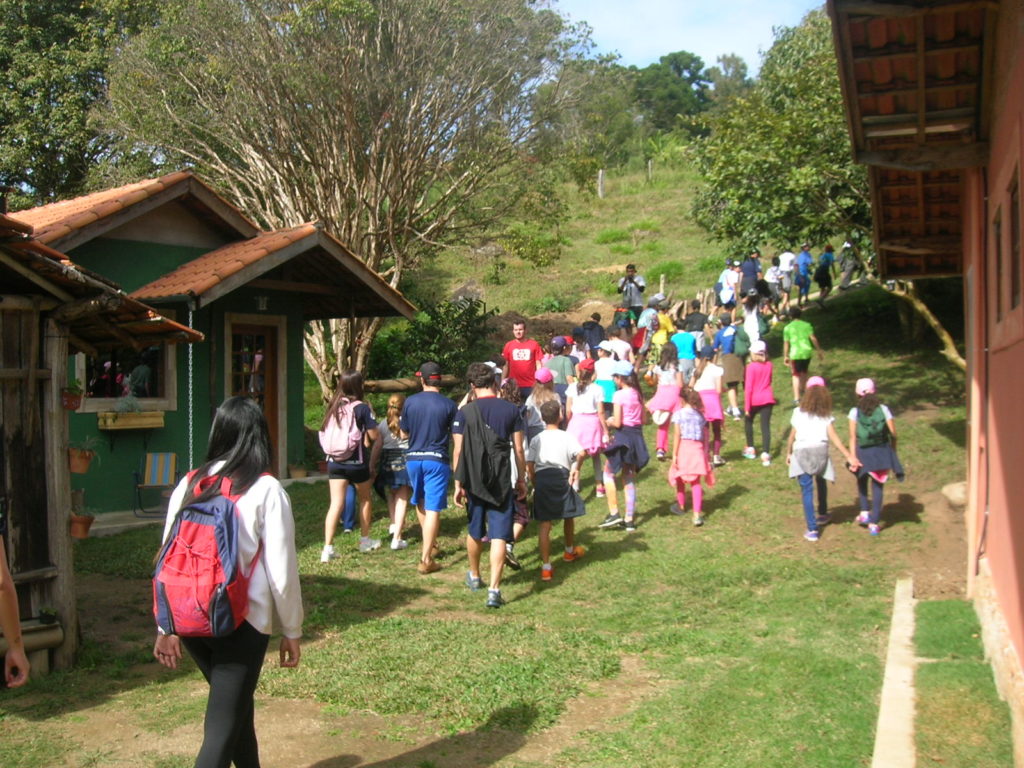 Recepção de crianças para dia de campo e atividades ecológicas | Foto: Maurici Tadeu