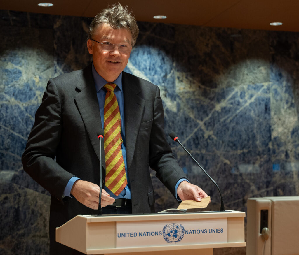 Mr. Angus Mackay at the Global Youth Climate Dialogue at the Palais des Nations. Photos: Lorenzo Franchi / UN CC:Learn