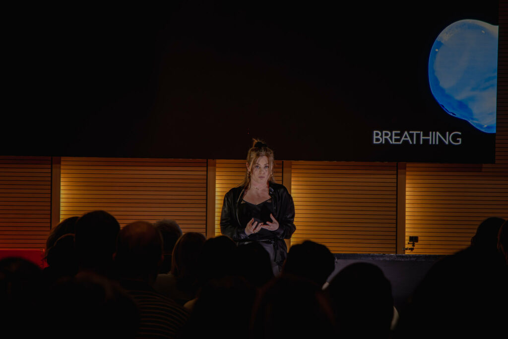 Ms. Astrid Humbert-Droz delivering her talk at the TEDxGeneva Breathing edition.
