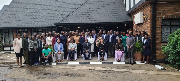 Participants à la formation et experts. Crédit photo : Département de gestion du changement climatique du Zimbabwe